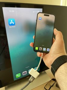 Verbinden Sie Ihr iPhone über ein HDMI-Kabel mit dem Sony-Fernseher